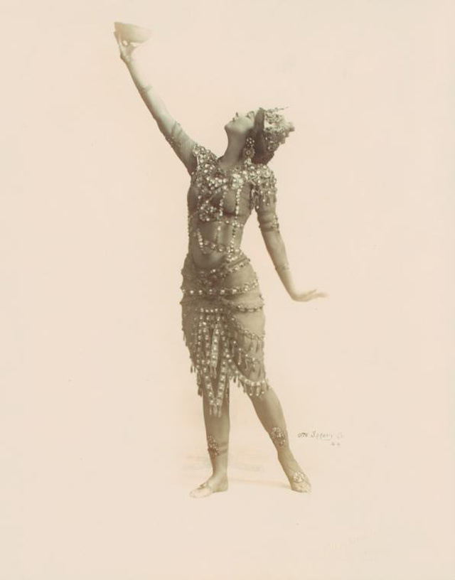 Ruth St. Denis: Pioneering Dancer Who Brought Eastern Mysticism to Western Stages