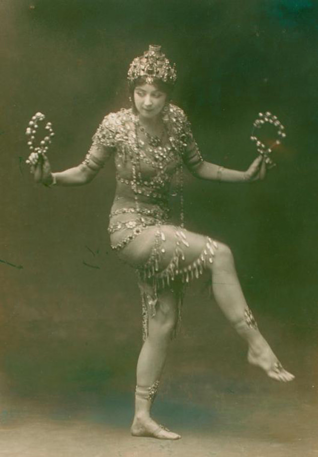 Ruth St. Denis: Pioneering Dancer Who Brought Eastern Mysticism to Western Stages