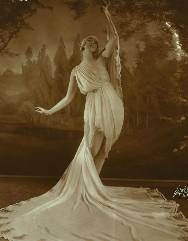 Ruth St. Denis: Pioneering Dancer Who Brought Eastern Mysticism to Western Stages