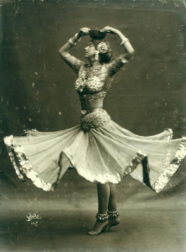 Ruth St. Denis: Pioneering Dancer Who Brought Eastern Mysticism to Western Stages