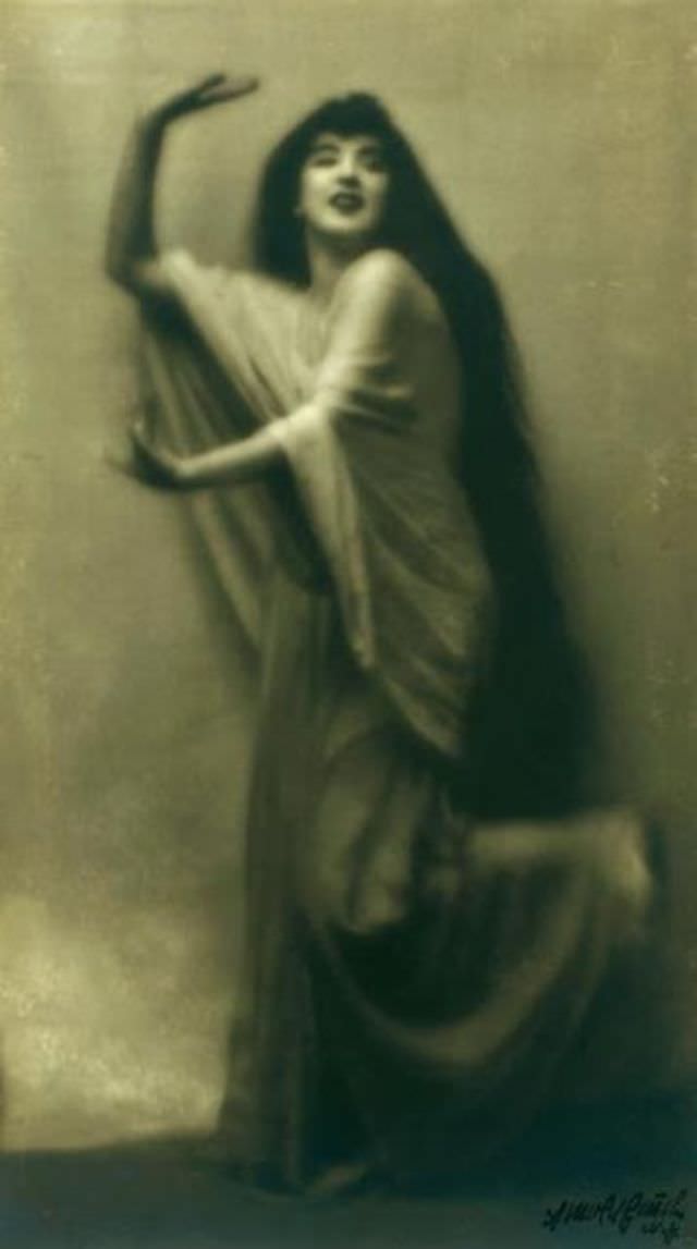 Ruth St. Denis: Pioneering Dancer Who Brought Eastern Mysticism to Western Stages