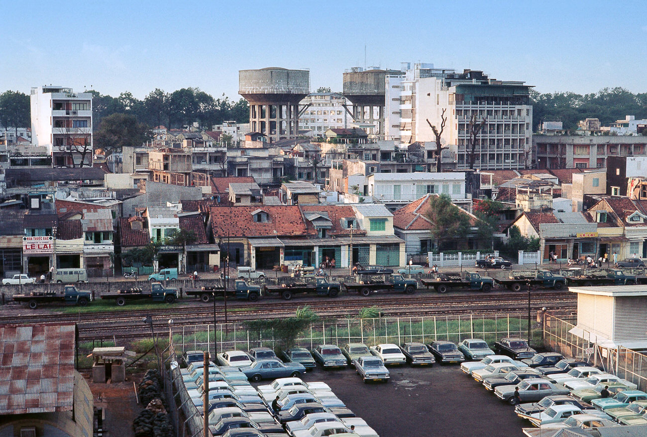 Street vendors on Le Loi Street in Saigon, 1968.