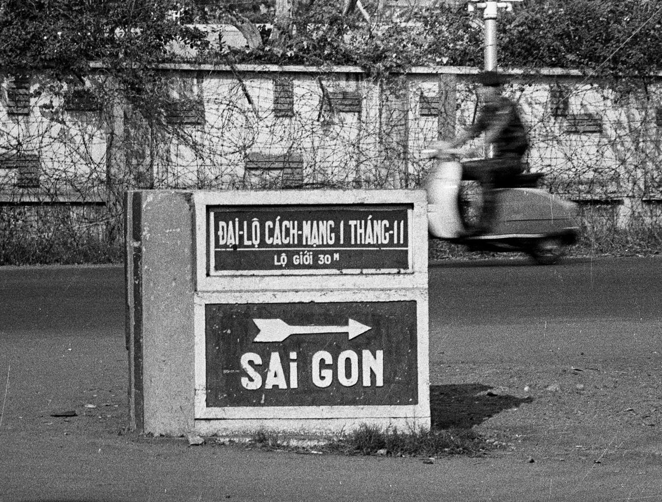 A road marker in Saigon, 1968.