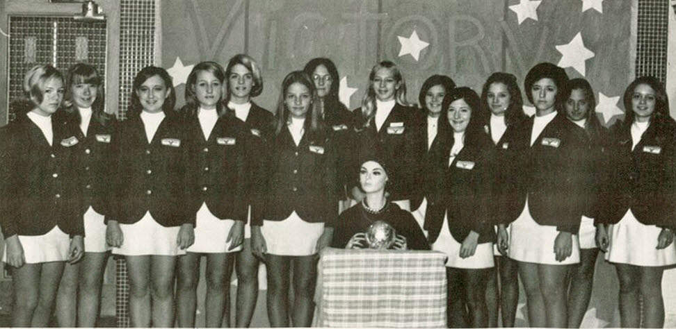 School Days and Miniskirts: A Nostalgic Look at Vintage Photos of School Girls in Uniform