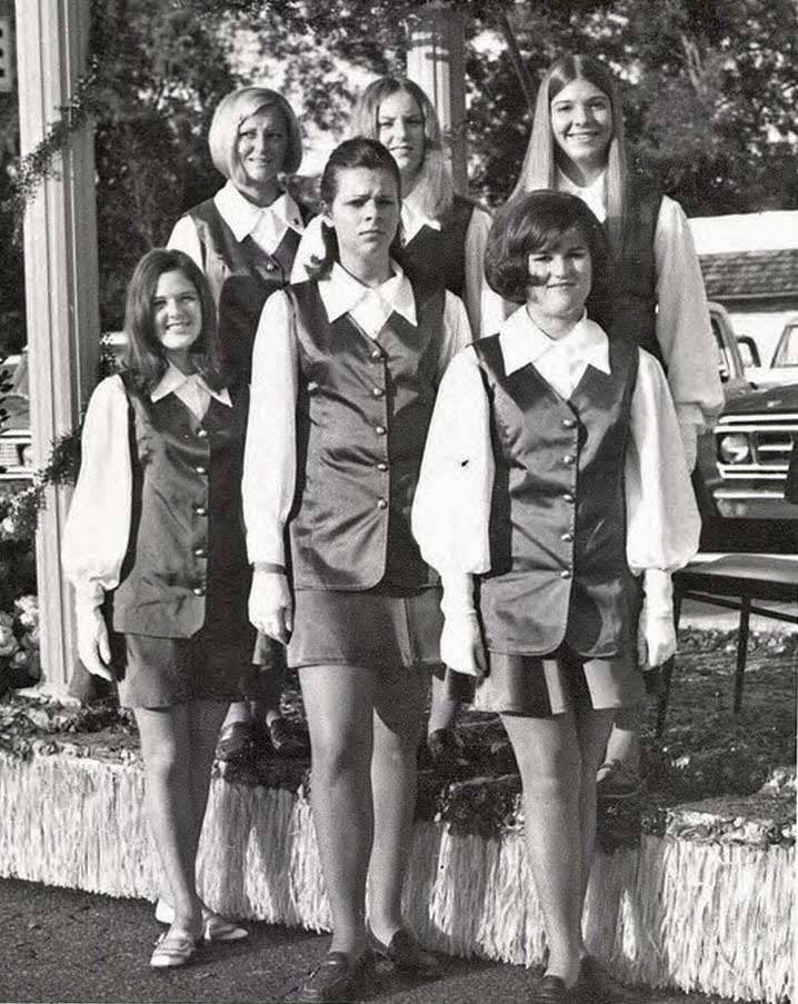 School Days and Miniskirts: A Nostalgic Look at Vintage Photos of School Girls in Uniform