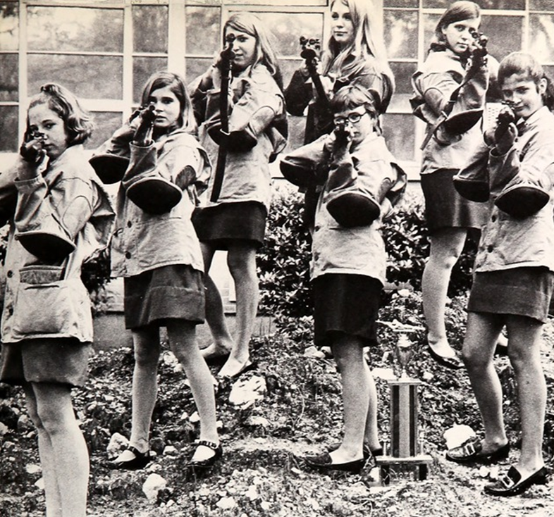 School Days and Miniskirts: A Nostalgic Look at Vintage Photos of School Girls in Uniform