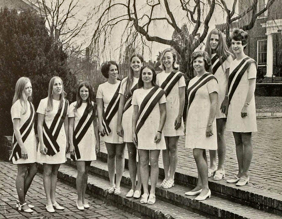 School Days and Miniskirts: A Nostalgic Look at Vintage Photos of School Girls in Uniform