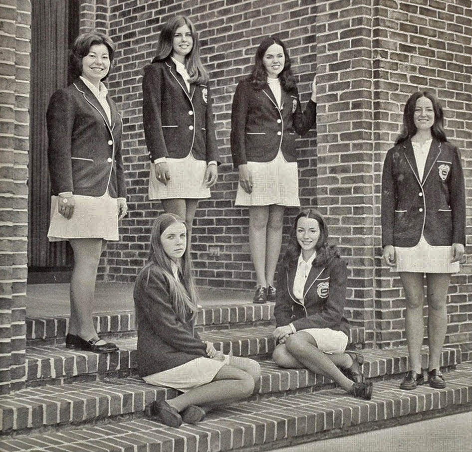 School Days and Miniskirts: A Nostalgic Look at Vintage Photos of School Girls in Uniform