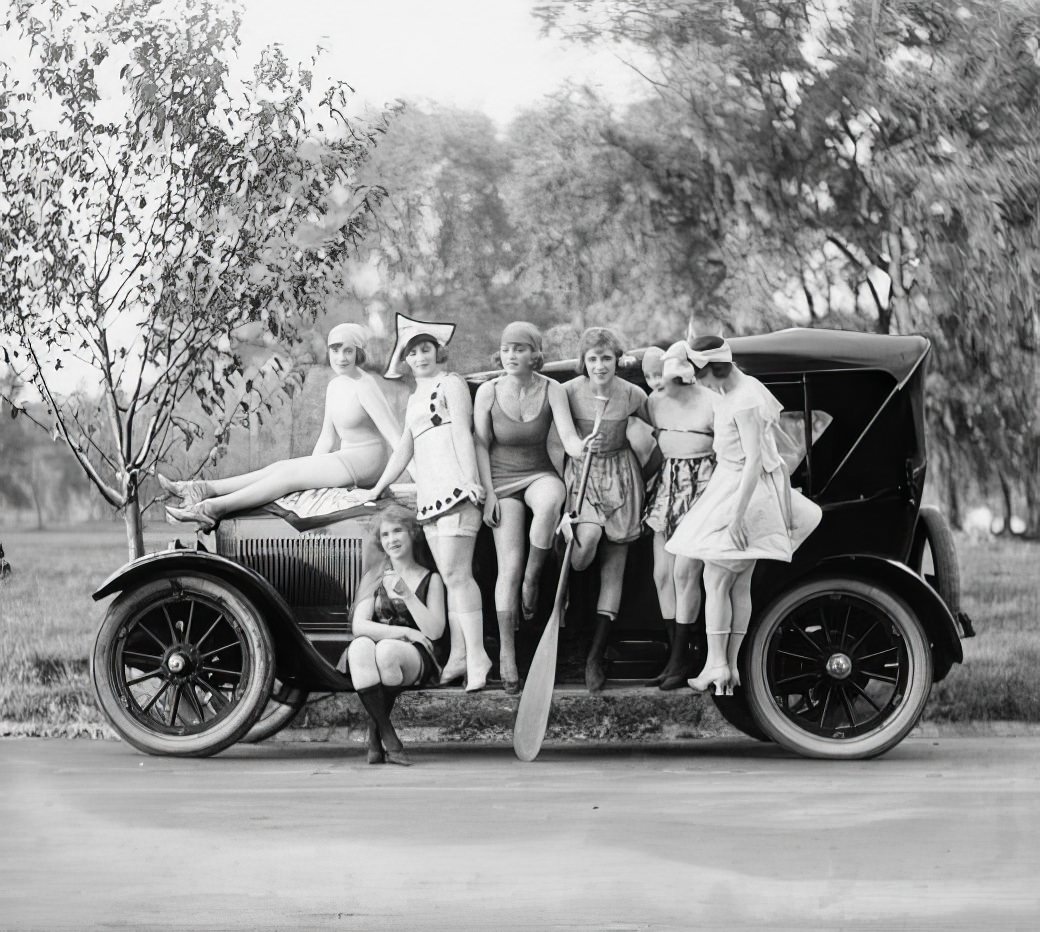 The Sennett Bathing Beauties and the Rise of Hollywood Glamour in 1915