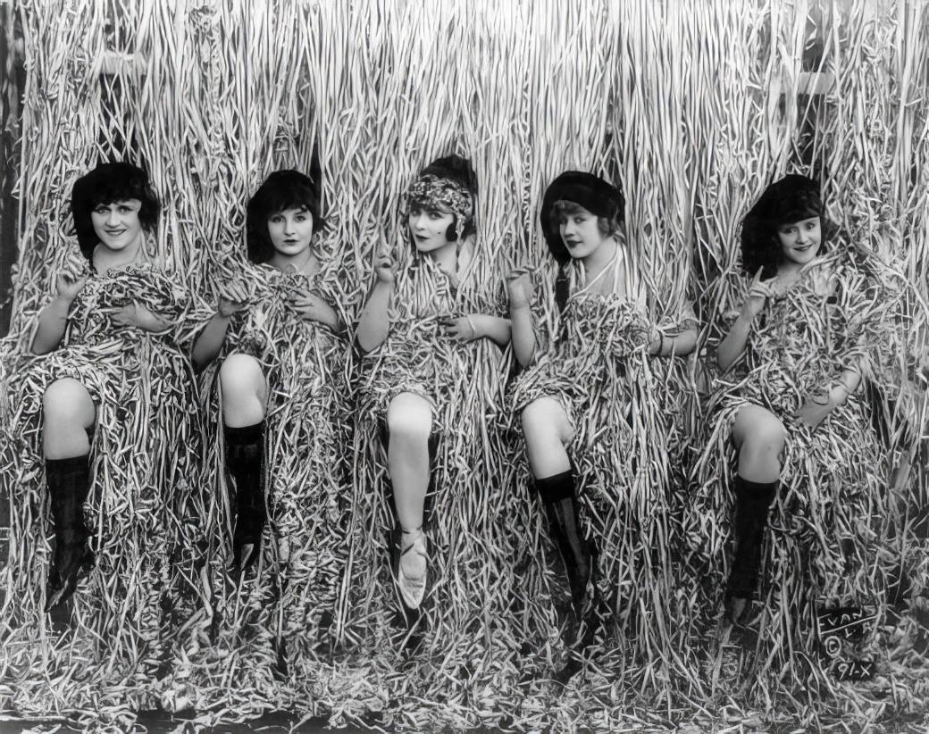 The Sennett Bathing Beauties and the Rise of Hollywood Glamour in 1915