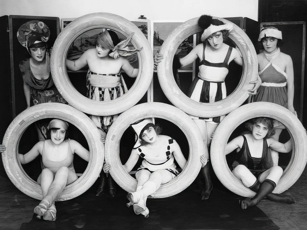 The Sennett Bathing Beauties and the Rise of Hollywood Glamour in 1915