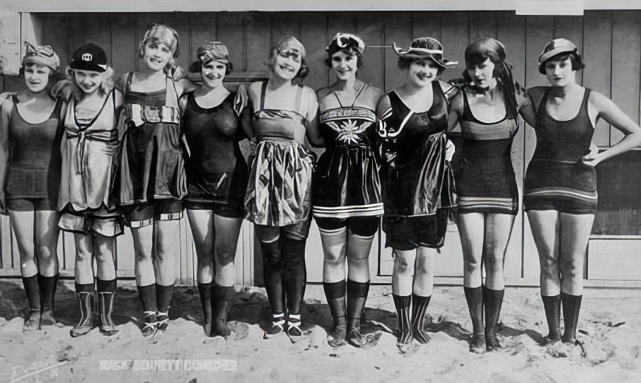 The Sennett Bathing Beauties and the Rise of Hollywood Glamour in 1915