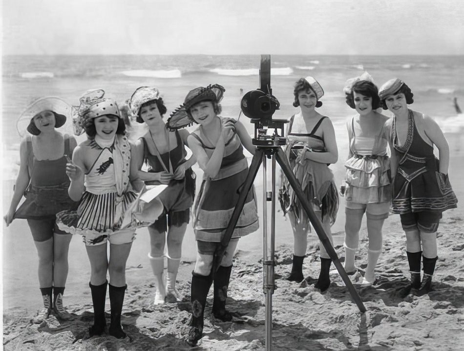 The Sennett Bathing Beauties and the Rise of Hollywood Glamour in 1915