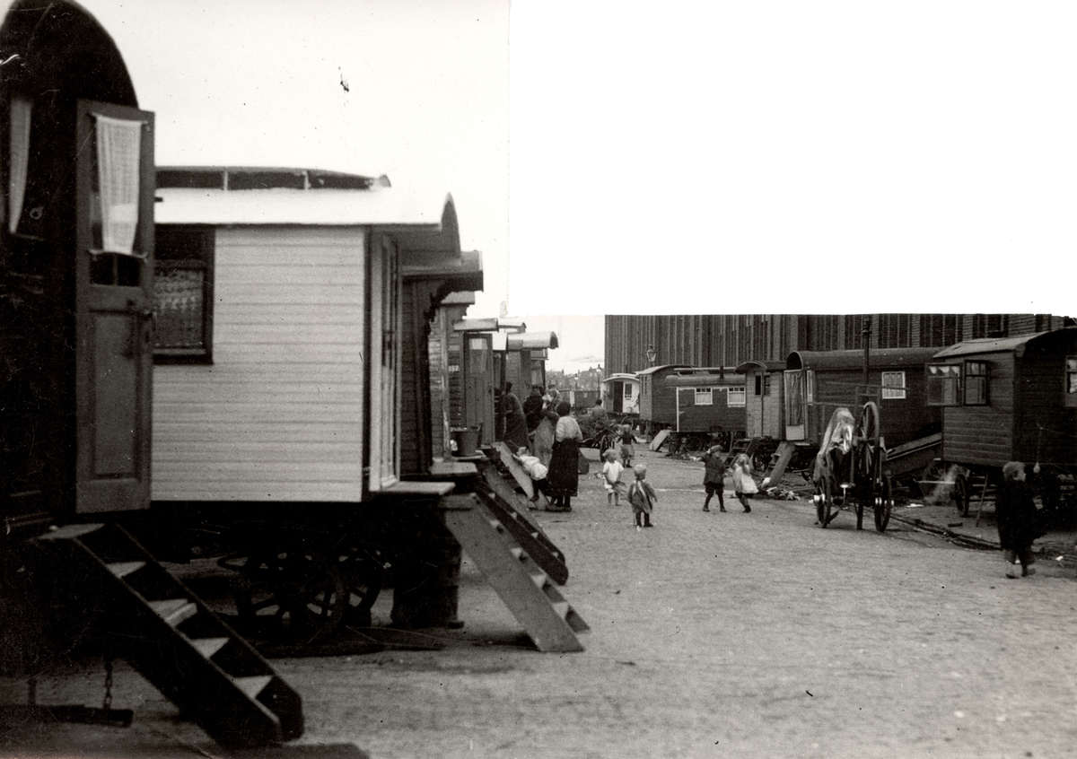 A Vanished Era: Vintage Photos Document the Lives of Western European Gypsies in the 1930s-1960s