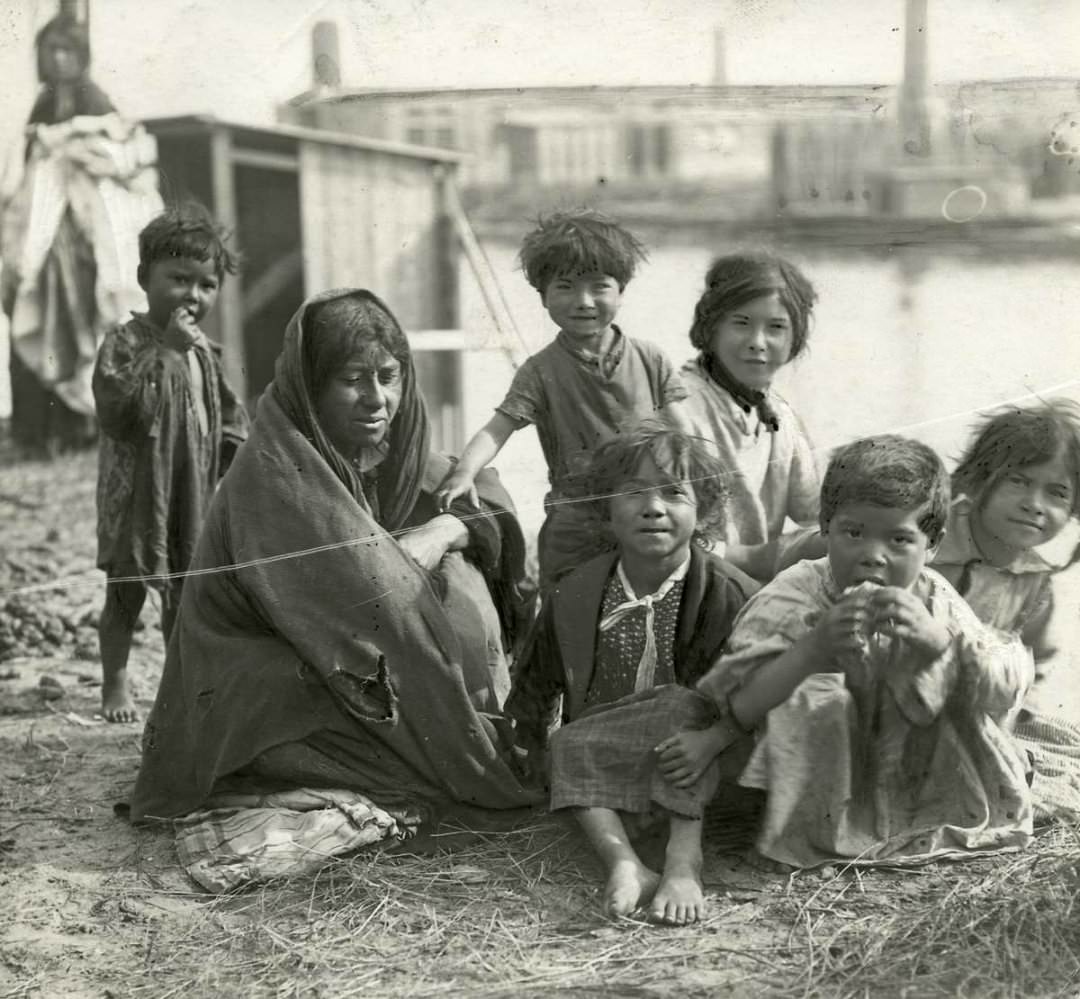 A Vanished Era: Vintage Photos Document the Lives of Western European Gypsies in the 1930s-1960s