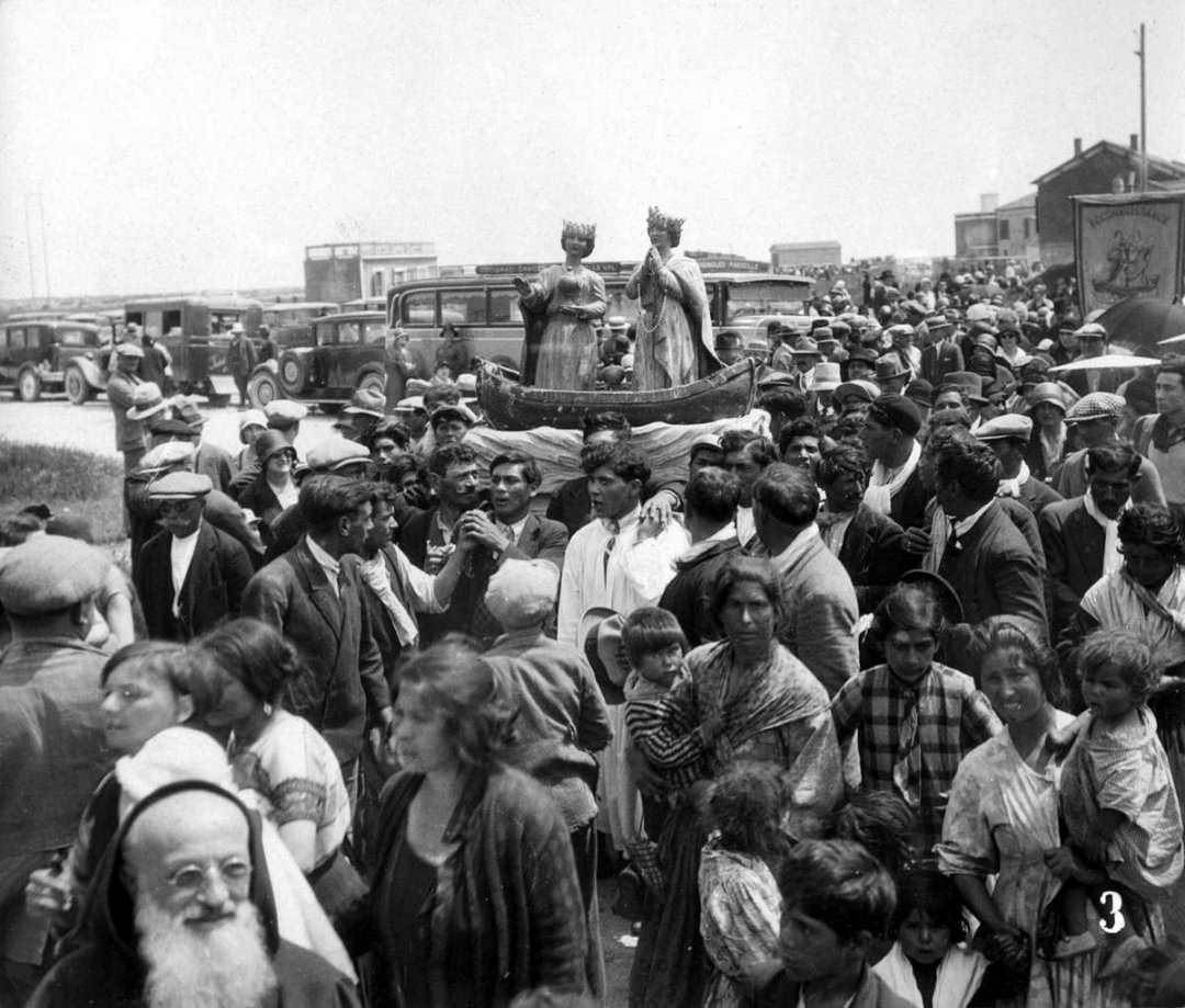 A Vanished Era: Vintage Photos Document the Lives of Western European Gypsies in the 1930s-1960s