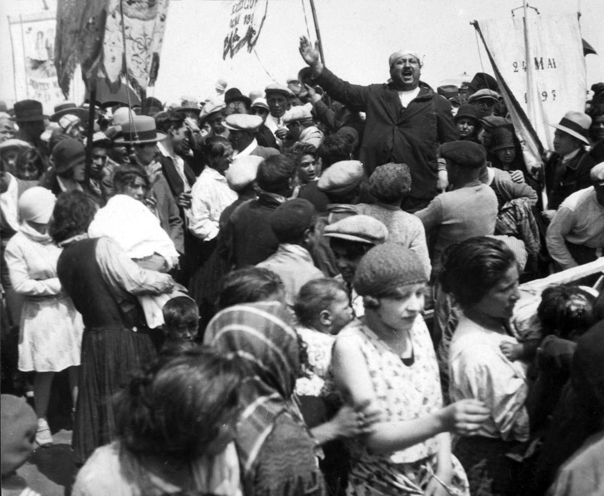 A Vanished Era: Vintage Photos Document the Lives of Western European Gypsies in the 1930s-1960s