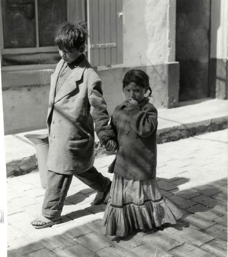 A Vanished Era: Vintage Photos Document the Lives of Western European Gypsies in the 1930s-1960s