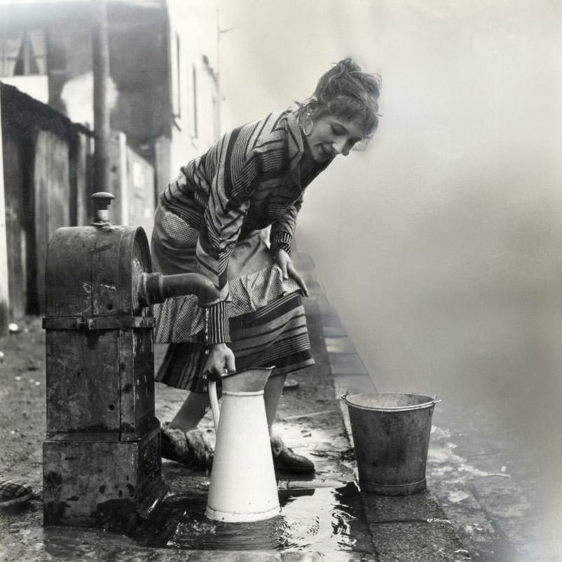 A Vanished Era: Vintage Photos Document the Lives of Western European Gypsies in the 1930s-1960s