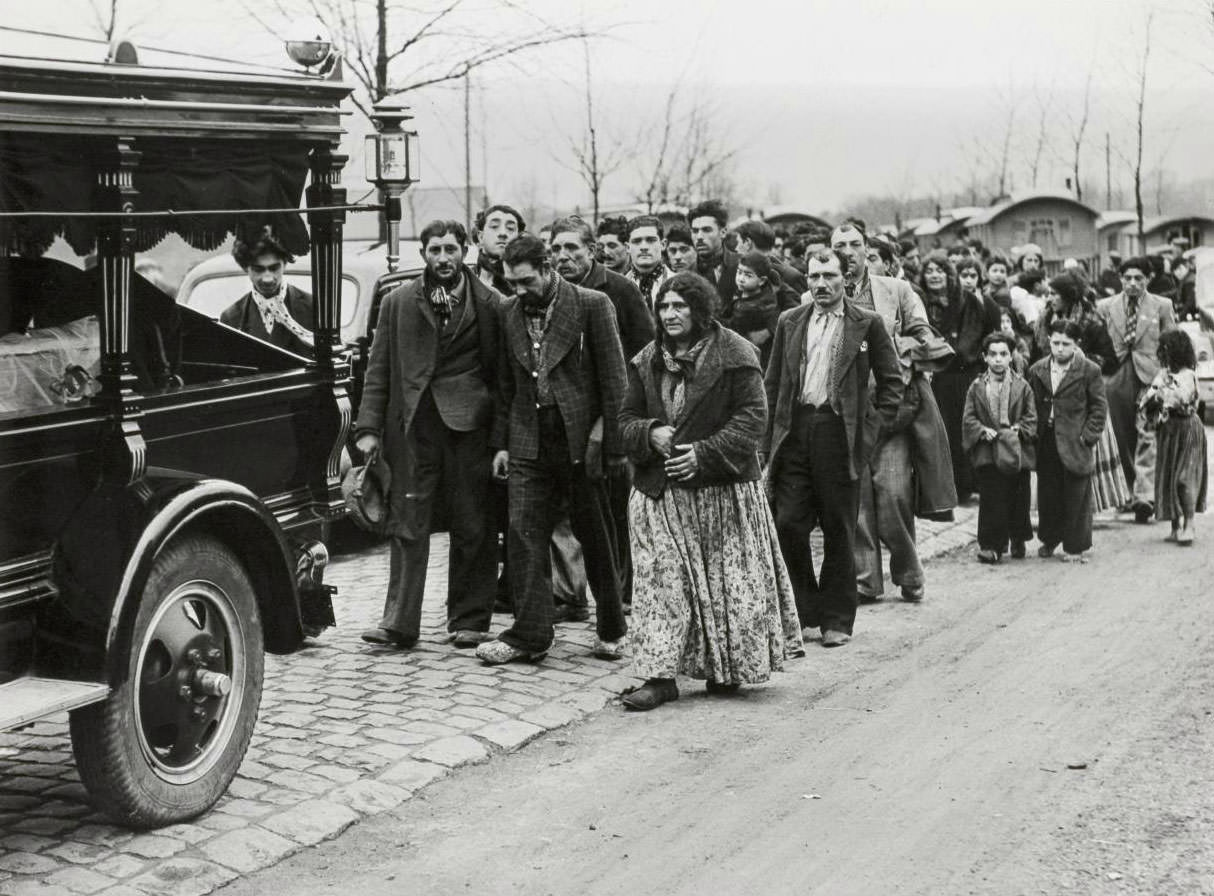 A Vanished Era: Vintage Photos Document the Lives of Western European Gypsies in the 1930s-1960s