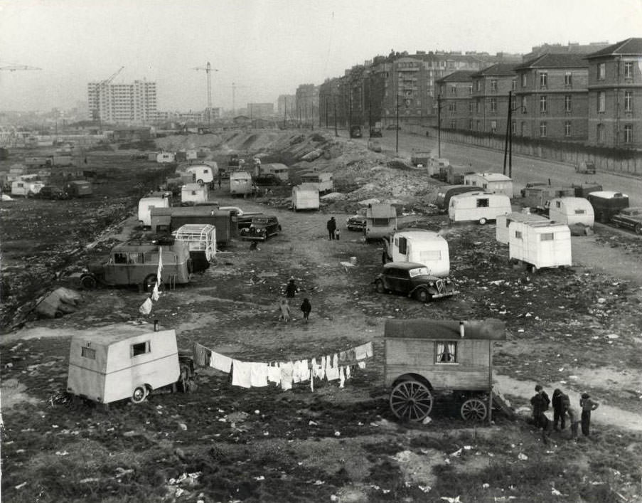 A Vanished Era: Vintage Photos Document the Lives of Western European Gypsies in the 1930s-1960s