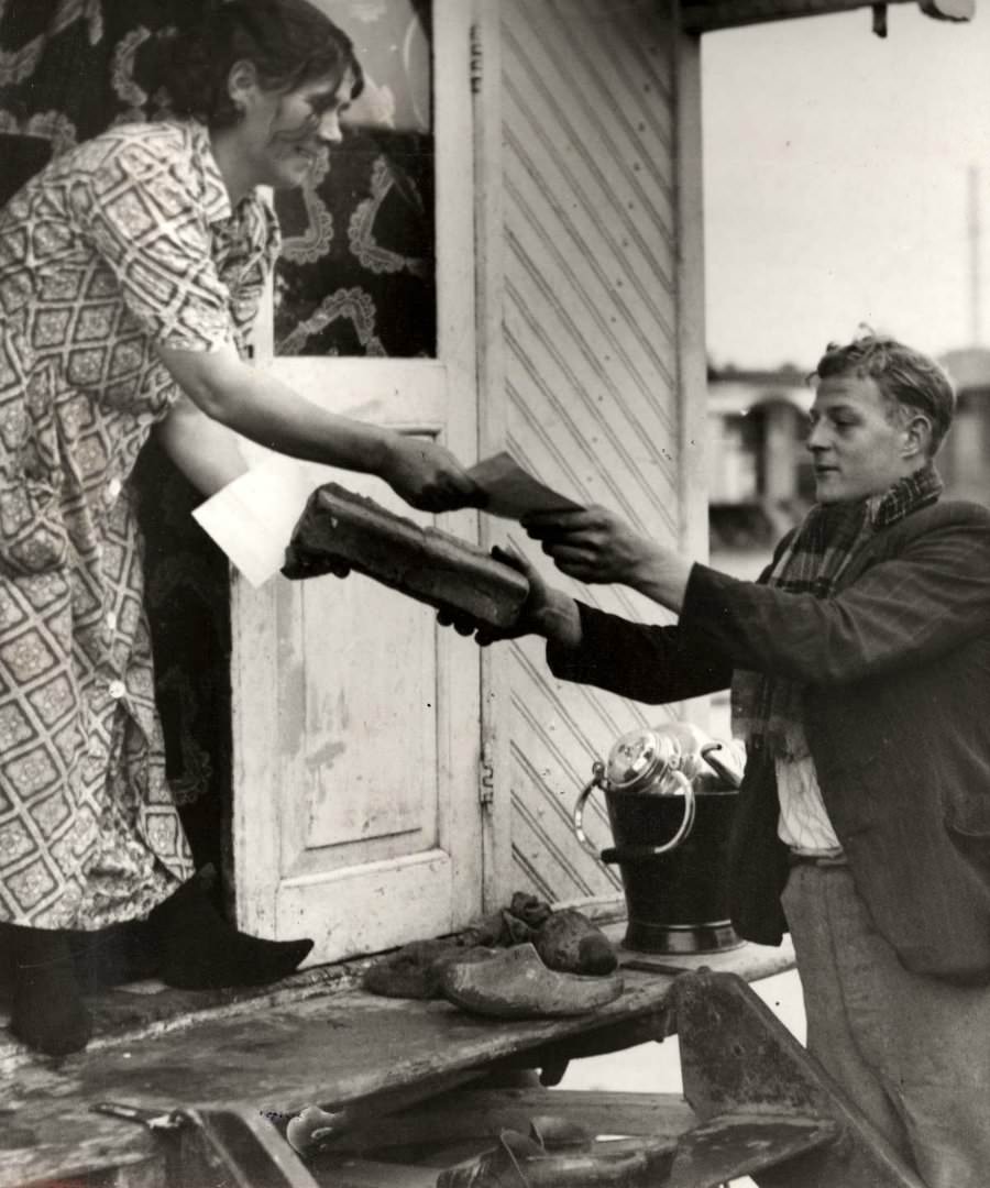 A Vanished Era: Vintage Photos Document the Lives of Western European Gypsies in the 1930s-1960s