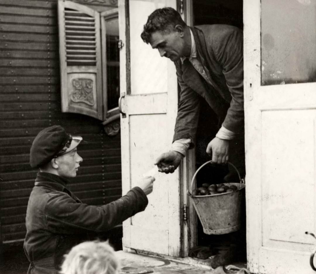 A Vanished Era: Vintage Photos Document the Lives of Western European Gypsies in the 1930s-1960s