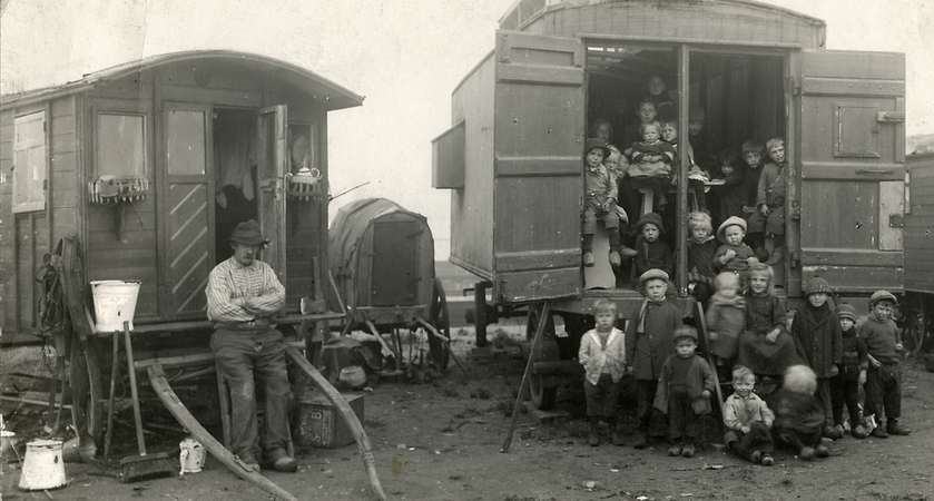 A Vanished Era: Vintage Photos Document the Lives of Western European Gypsies in the 1930s-1960s