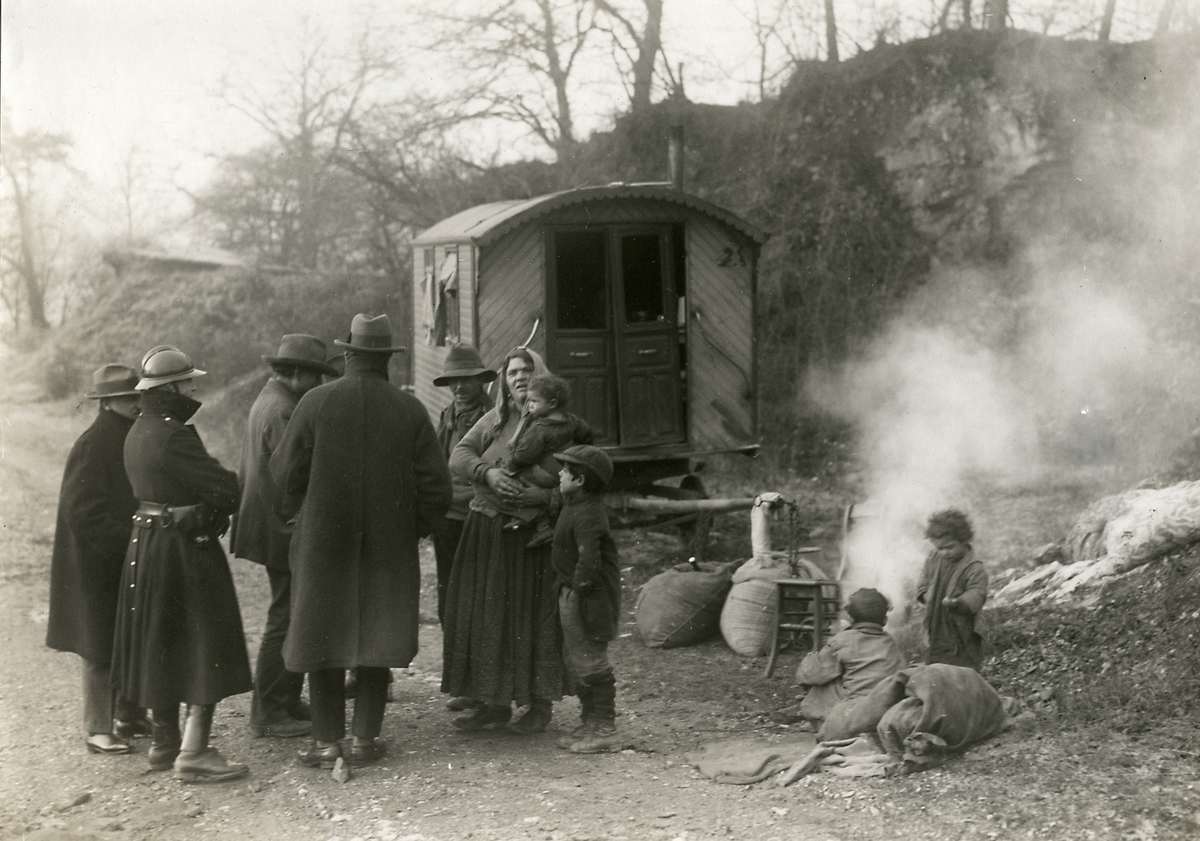 A Vanished Era: Vintage Photos Document the Lives of Western European Gypsies in the 1930s-1960s