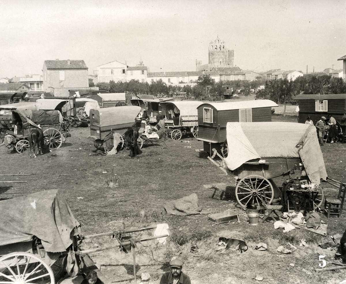 A Vanished Era: Vintage Photos Document the Lives of Western European Gypsies in the 1930s-1960s