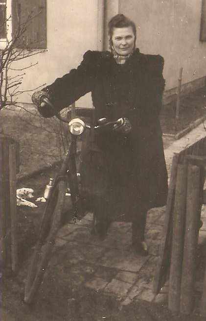 Pedaling Towards Freedom: Women and their Bicycles in the Early 20th Century