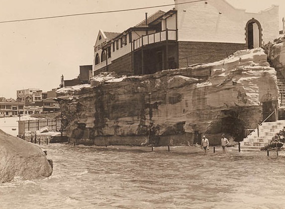 Giles's Hot Sea Baths, Coogee, 1930s.