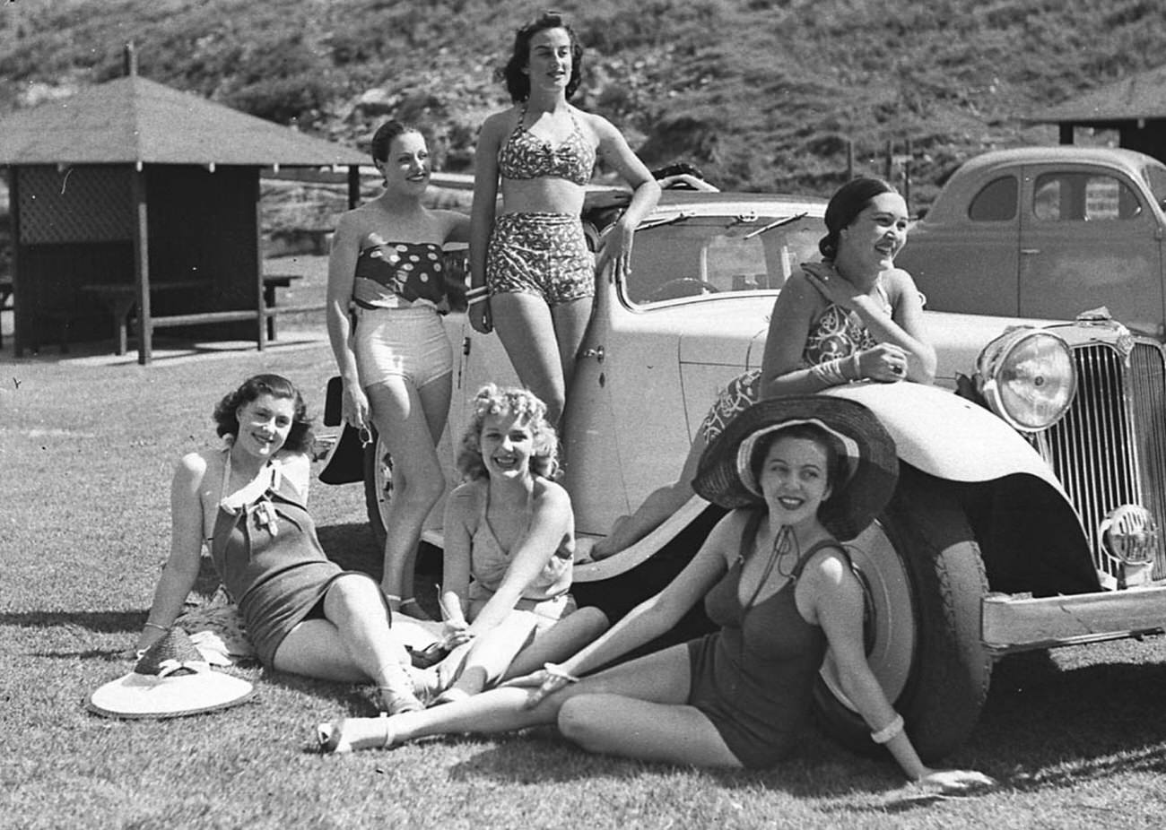 The Women Co. girls on Tamarama beach, February 1939.