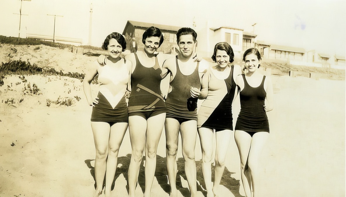 The Bathing Beauties of Early 1900s: A Photographic Exploration of How Women's Swimsuits Changed Over time