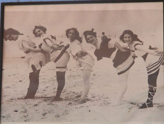 The Bathing Beauties of Early 1900s: A Photographic Exploration of How Women's Swimsuits Changed Over time