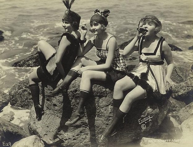 The Bathing Beauties of Early 1900s: A Photographic Exploration of How Women's Swimsuits Changed Over time