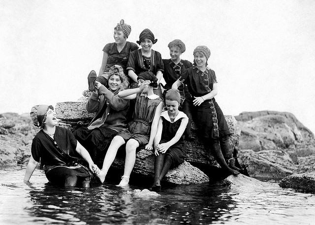 The Bathing Beauties of Early 1900s: A Photographic Exploration of How Women's Swimsuits Changed Over time