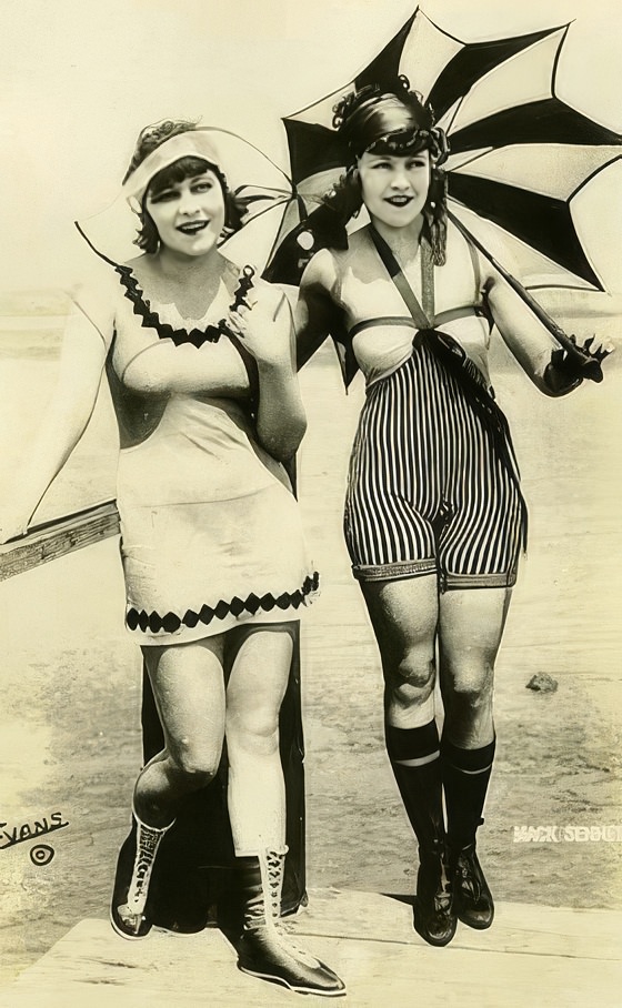 The Bathing Beauties of Early 1900s: A Photographic Exploration of How Women's Swimsuits Changed Over time