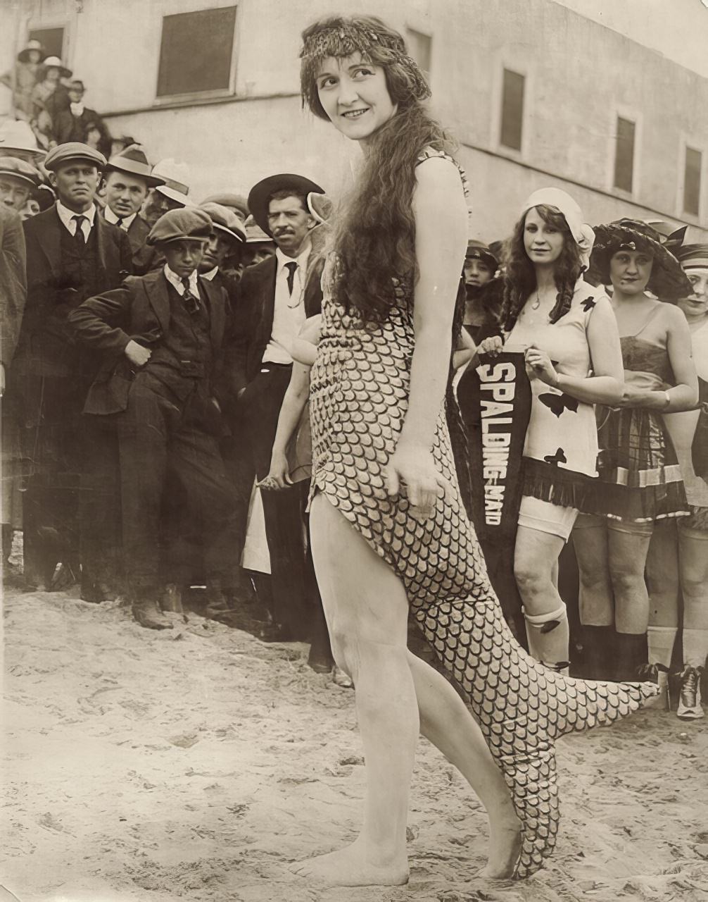 The Bathing Beauties of Early 1900s: A Photographic Exploration of How Women's Swimsuits Changed Over time