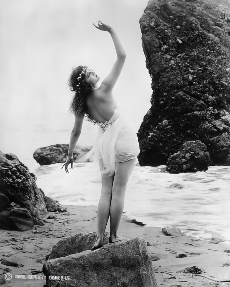 The Bathing Beauties of Early 1900s: A Photographic Exploration of How Women's Swimsuits Changed Over time