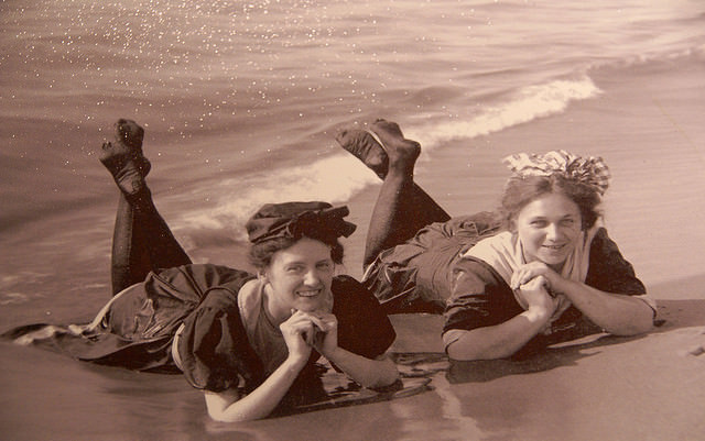 The Bathing Beauties of Early 1900s: A Photographic Exploration of How Women's Swimsuits Changed Over time