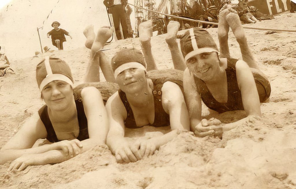 The Bathing Beauties of Early 1900s: A Photographic Exploration of How Women's Swimsuits Changed Over time