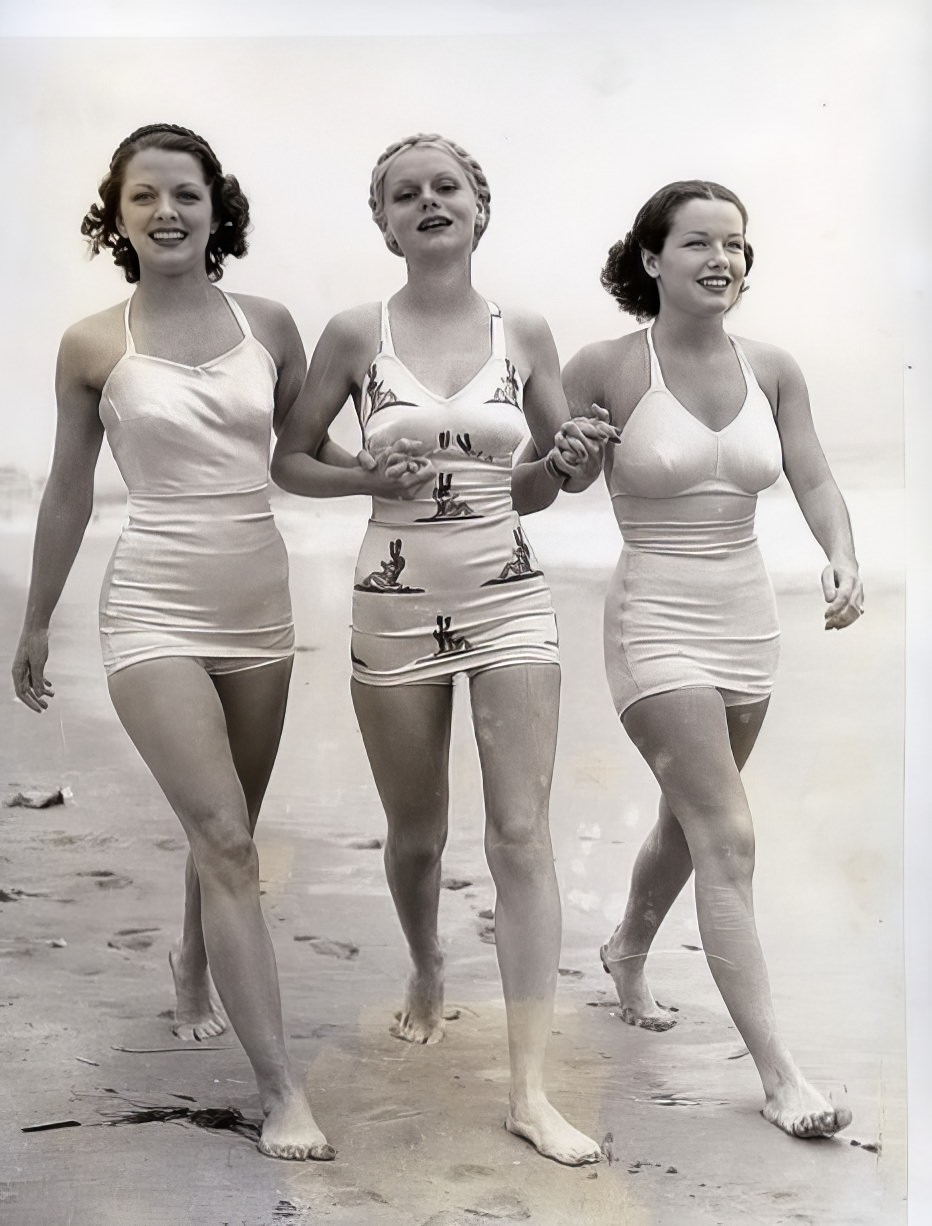 The Bathing Beauties of Early 1900s: A Photographic Exploration of How Women's Swimsuits Changed Over time