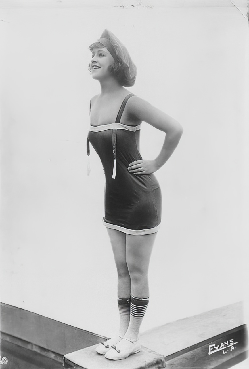 The Bathing Beauties of Early 1900s: A Photographic Exploration of How Women's Swimsuits Changed Over time