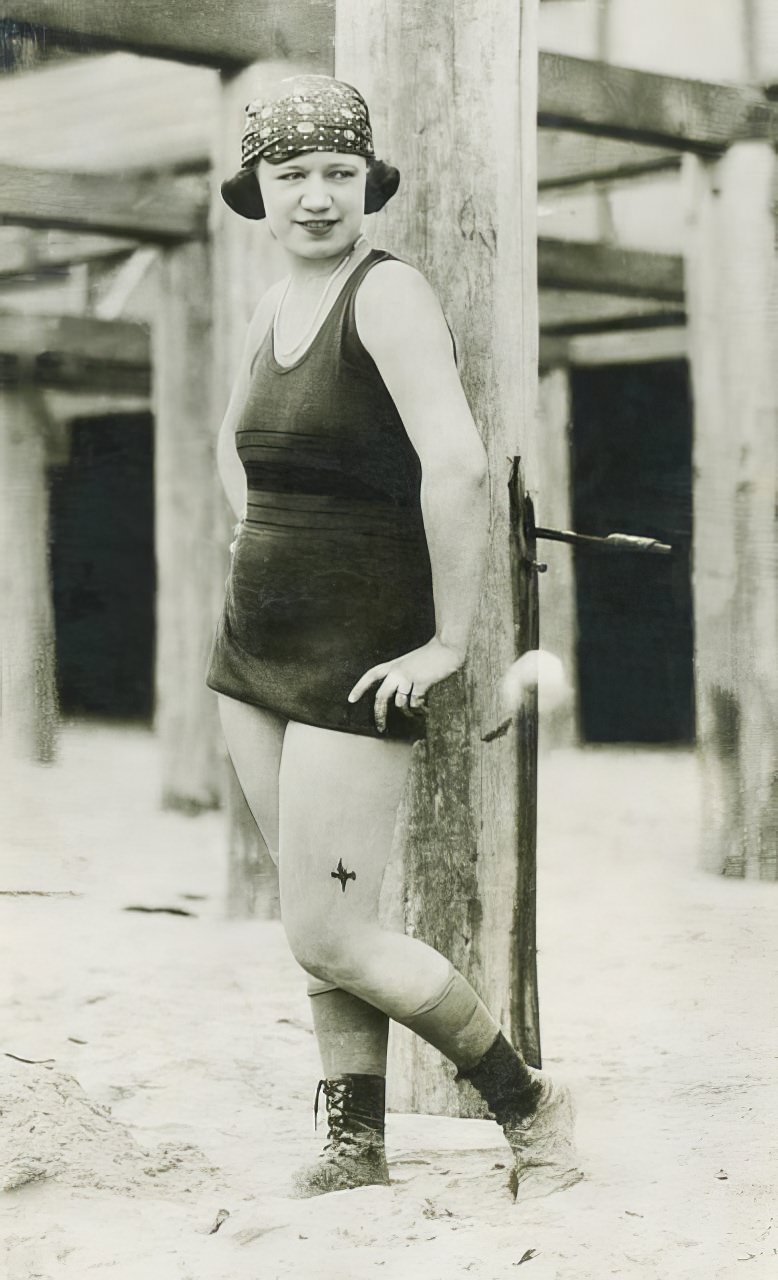 The Bathing Beauties of Early 1900s: A Photographic Exploration of How Women's Swimsuits Changed Over time