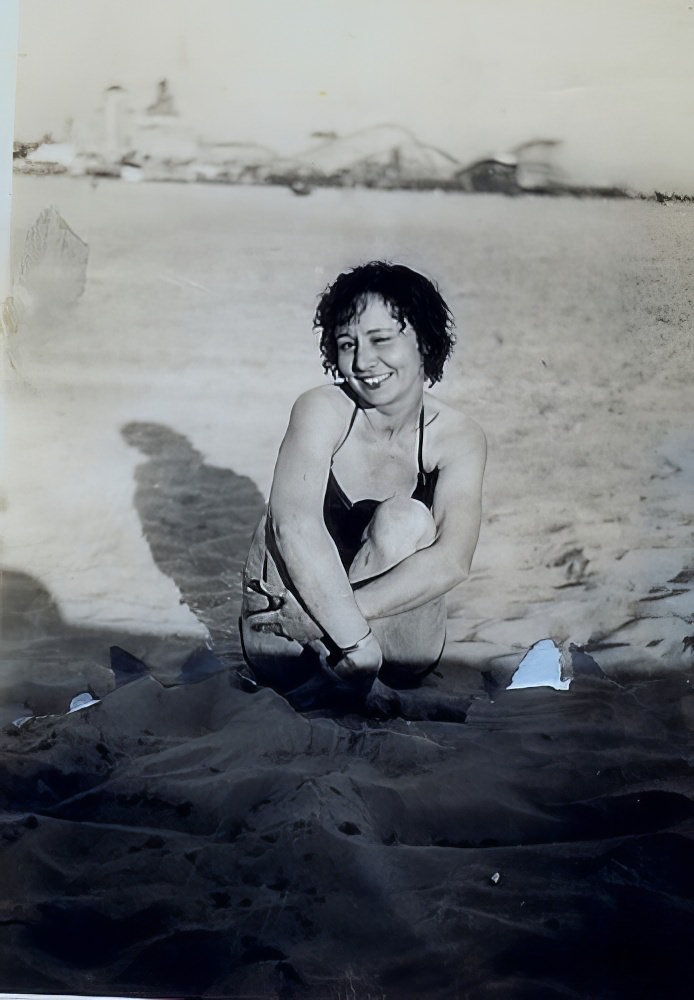 The Bathing Beauties of Early 1900s: A Photographic Exploration of How Women's Swimsuits Changed Over time