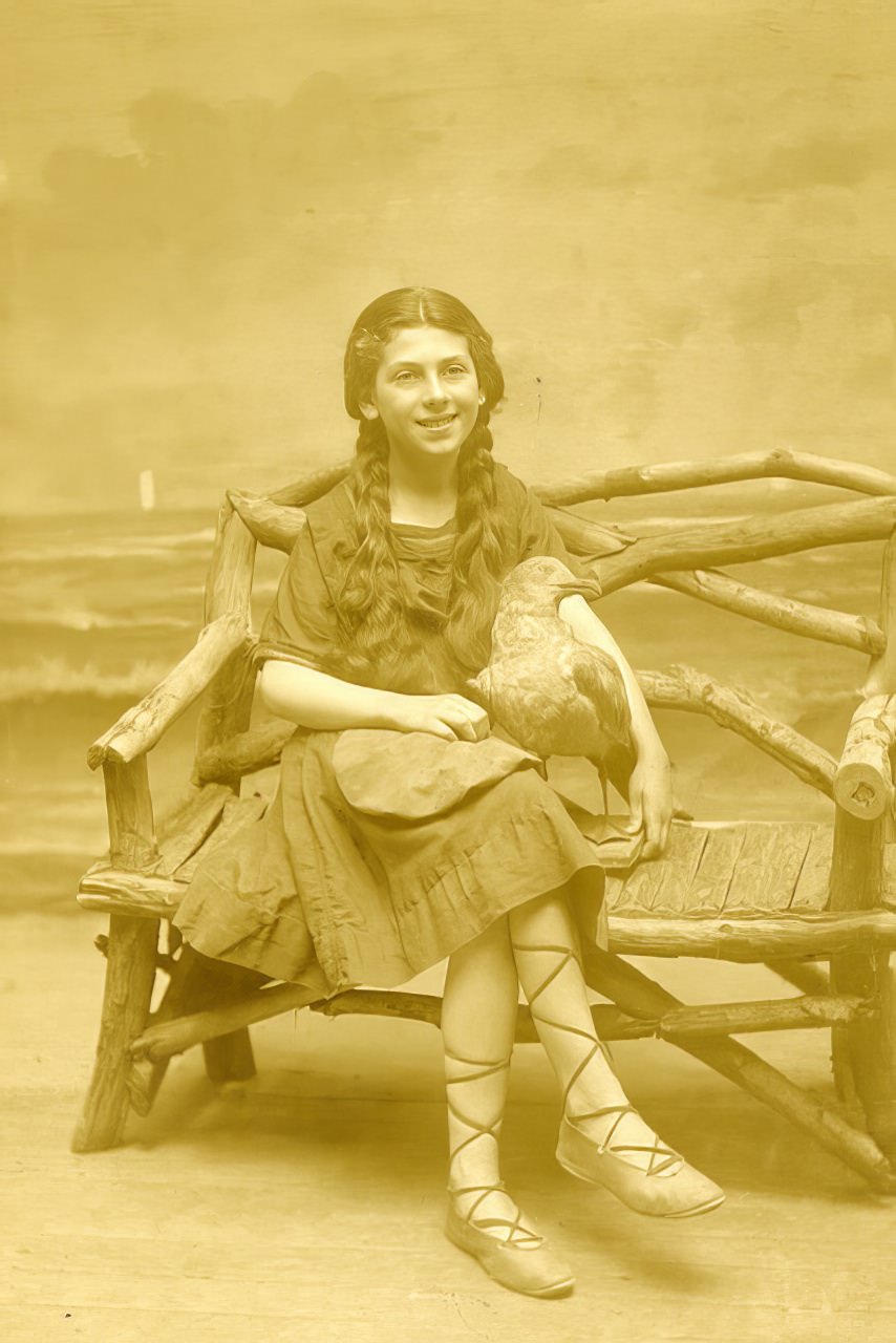 The Bathing Beauties of Early 1900s: A Photographic Exploration of How Women's Swimsuits Changed Over time