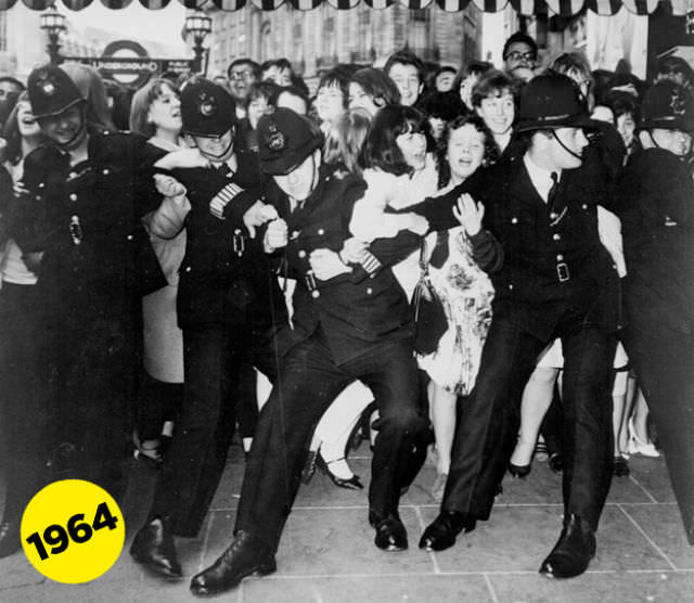 Screaming and Swooning: Vintage Photos of Beatles Fangirls of 1964-1965