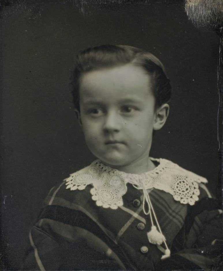 An unidentified child.