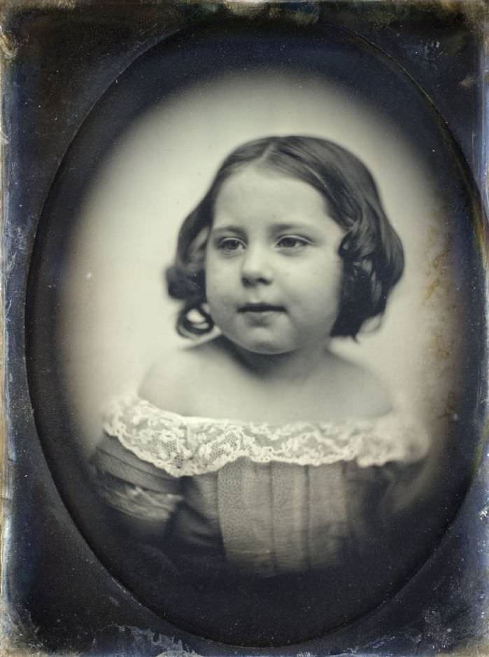 An unidentified girl.